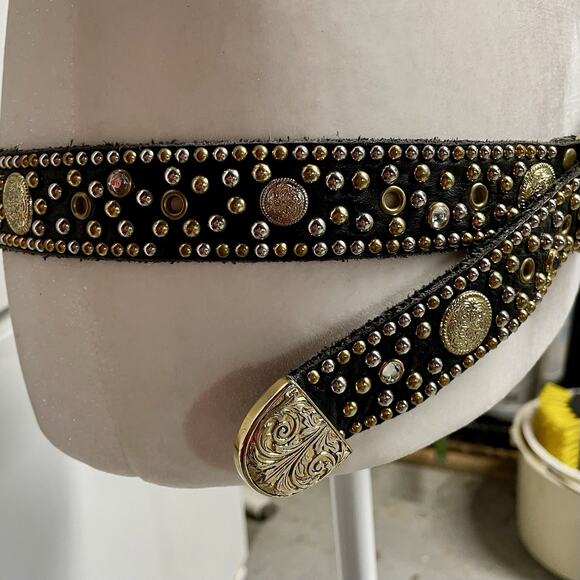 SAND CASTLE NY Belt S/M Black Leather Western Stud Engraved Buckle Vintage 80s - Picture 3 of 9